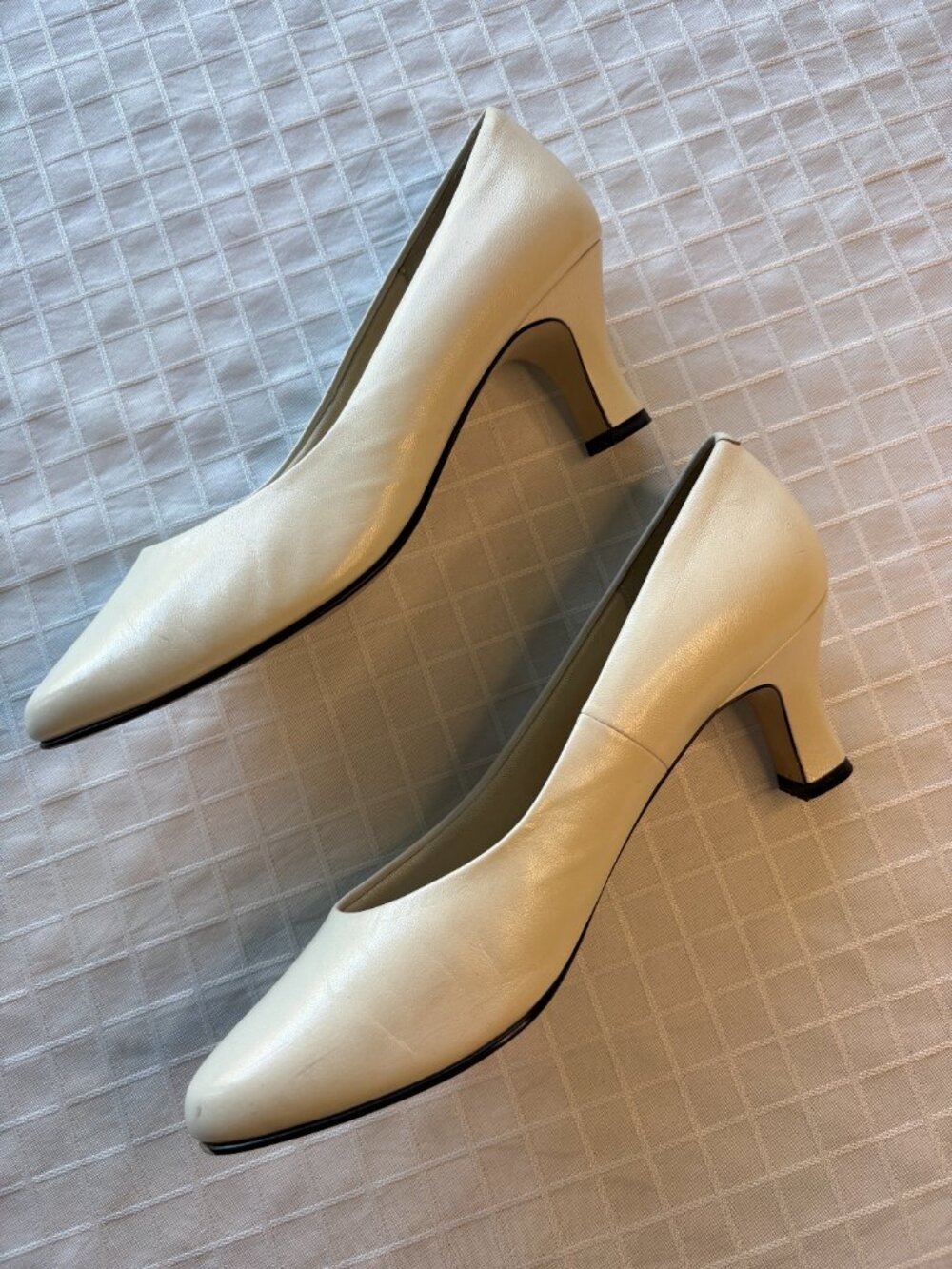 Cream 925 Brand Size 7 Women's Heels 2.5in heels